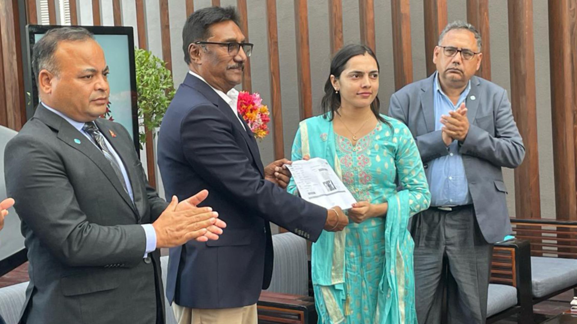 Nepal Begins Online Labour Permit Approval from UAE