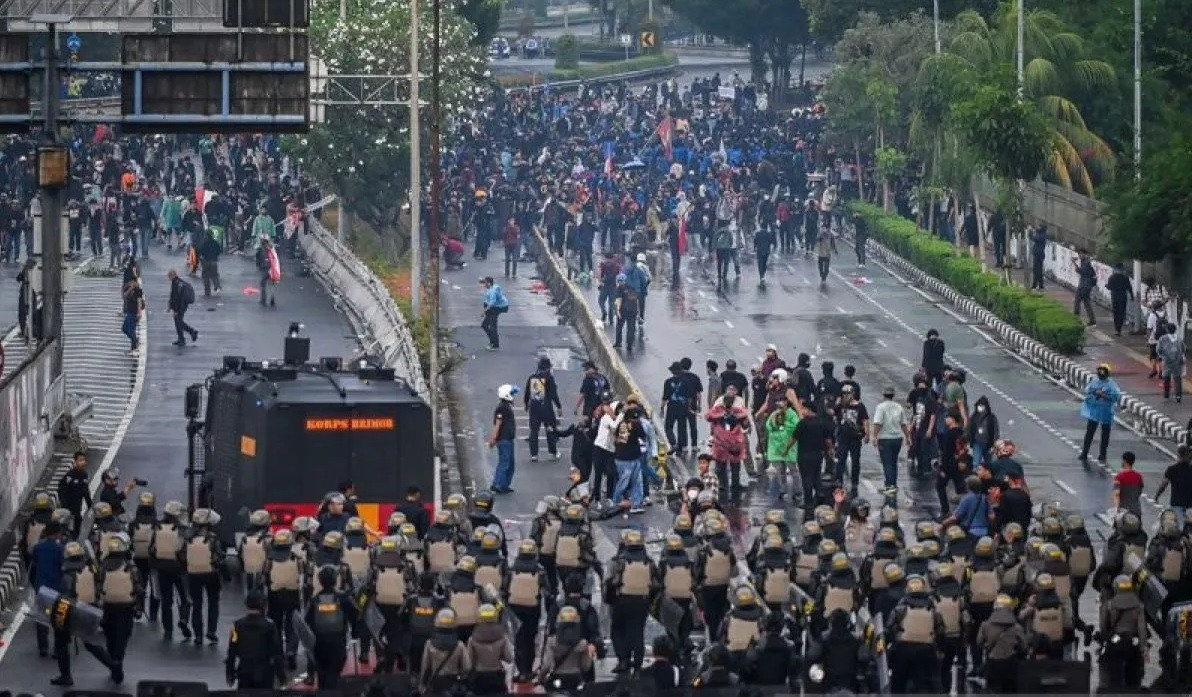 20 Missing, 6 Dead in Indonesia’s Worsening Protests